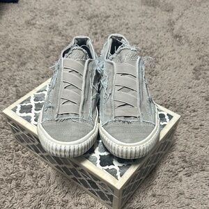 Blowfish Malibu Gray Distressed Slip-On Canvas Sneakers size 7